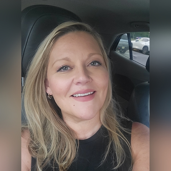 Meet your Posher, Rachel - Picture 2 of 3